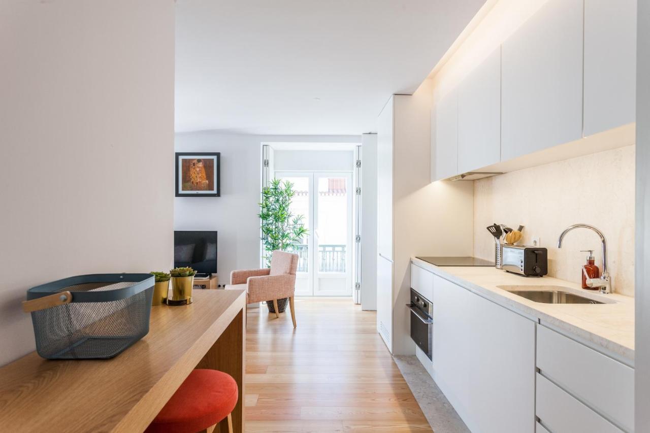 Flh Chiado Elegant Apartment Lisbon Bagian luar foto