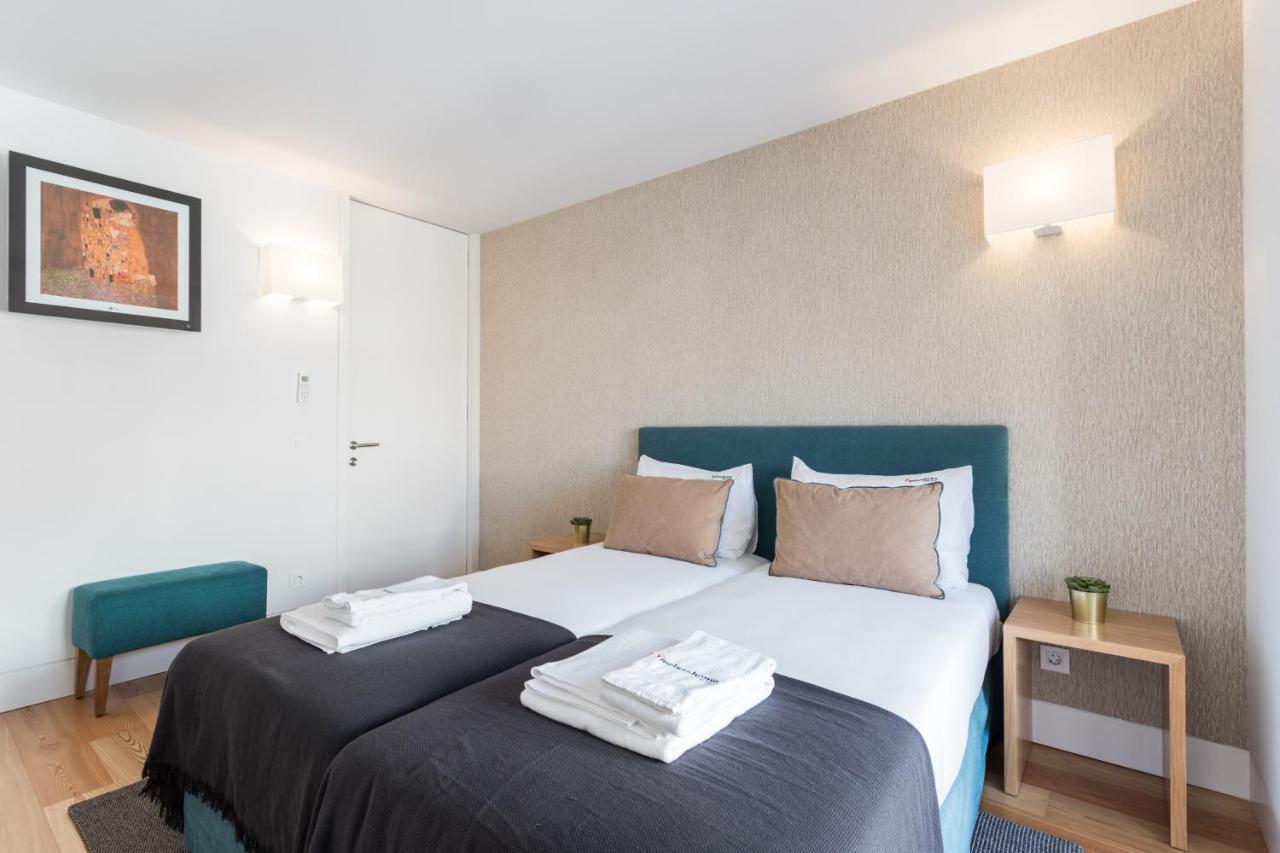 Flh Chiado Elegant Apartment Lisbon Bagian luar foto