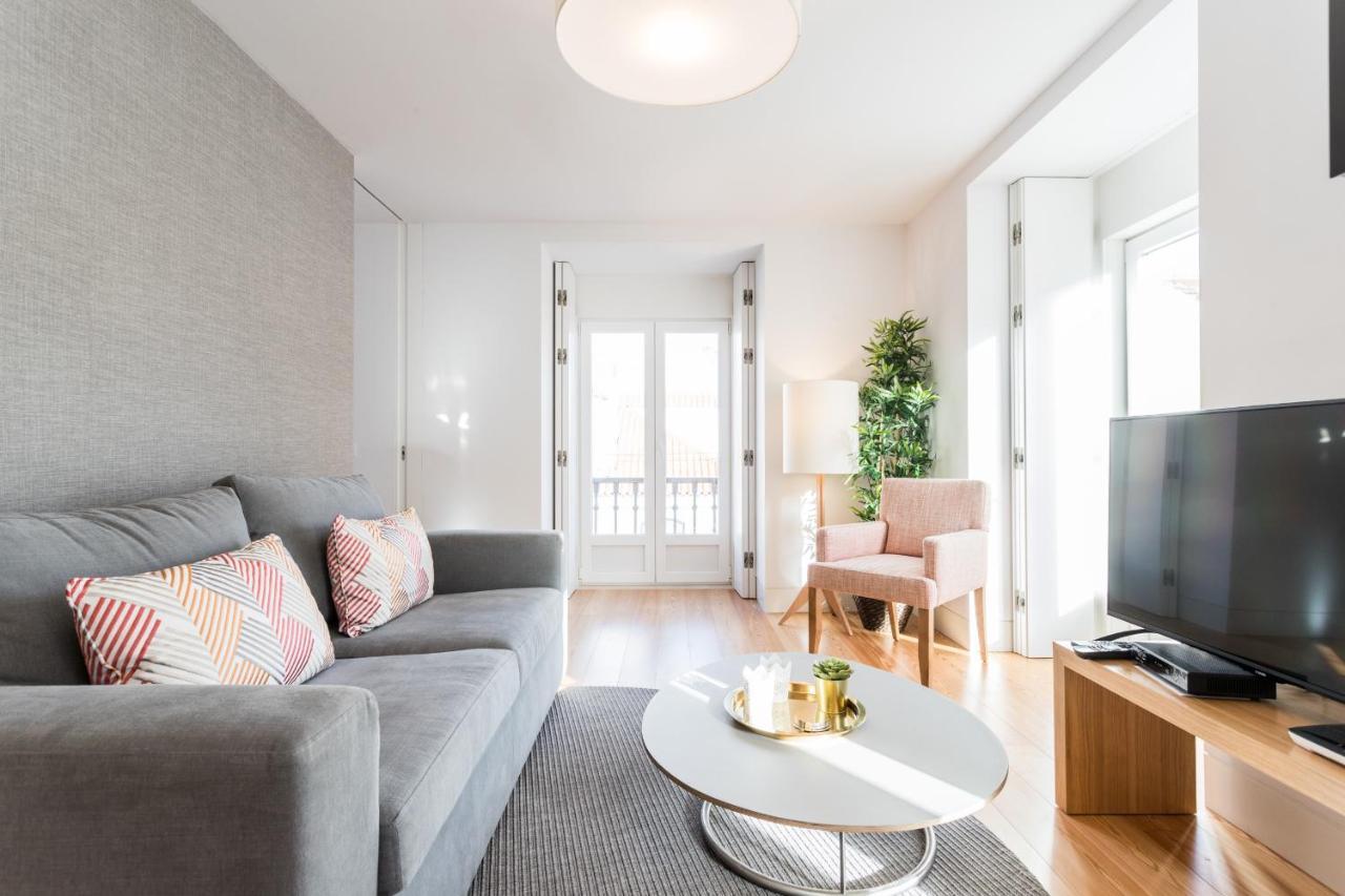 Flh Chiado Elegant Apartment Lisbon Bagian luar foto