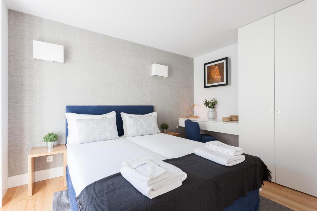 Flh Chiado Elegant Apartment Lisbon Bagian luar foto