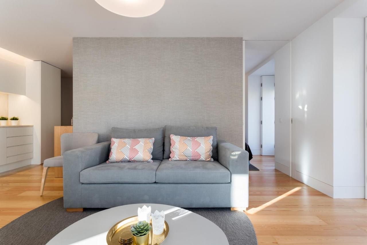 Flh Chiado Elegant Apartment Lisbon Bagian luar foto